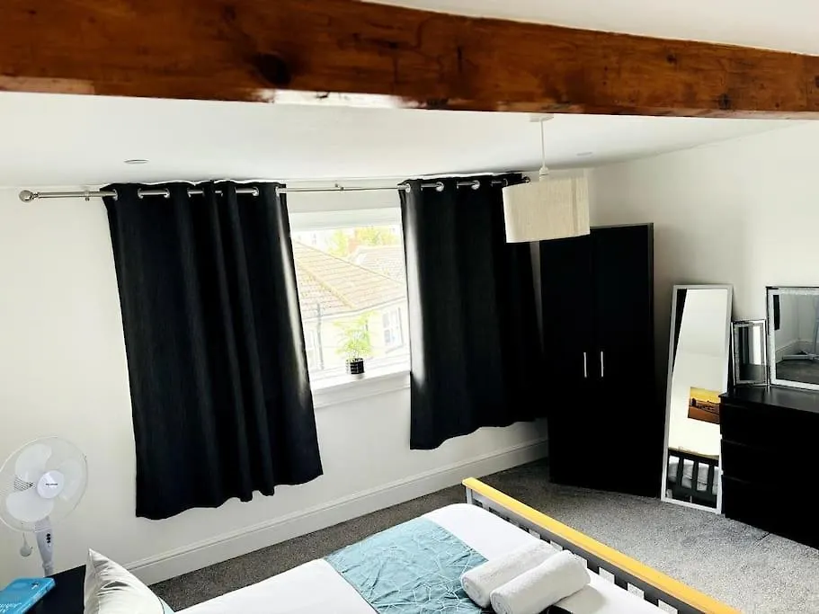 Luxe Living Family Home - Beach, Wifi, Parking Swansea