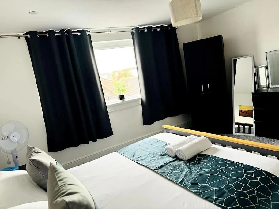 Luxe Living Family Home - Beach, Wifi, Parking Swansea
