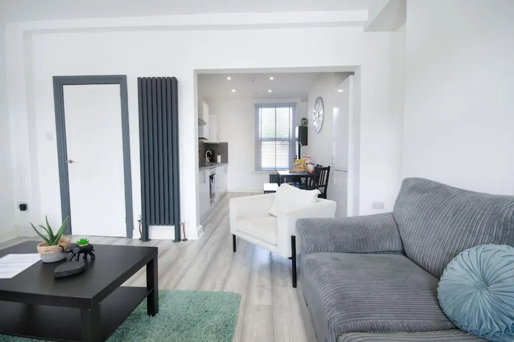 Luxe Living Family Home - Beach, Wifi, Parking Swansea Apartment